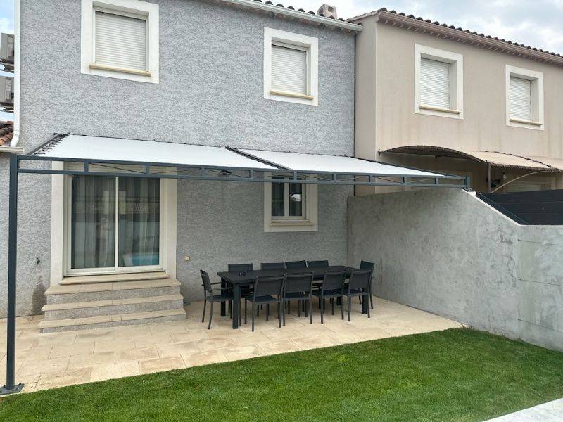 FABRICANT DE PERGOLA ACIER SUR MESURE AVEC BACHE MICRO PERFOREE VITROLLES 